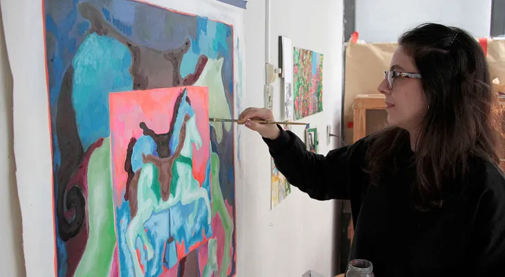 Entre o real e o fantástico: Laura Ridolfi é nova residente no Museu Casa Alfredo Andersen