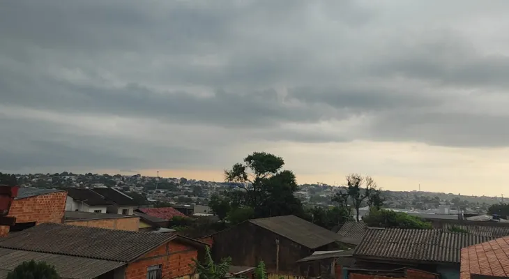 Quinta-feira (13) será de chuva forte e ventos intensos em Cascavel
