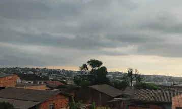 Quinta-feira (13) será de chuva forte e ventos intensos em Cascavel