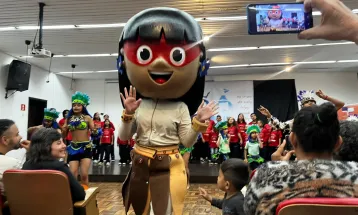 Feira Internacional do Livro de Foz do Iguaçu começa com apresentações culturais e bate-papo com escritores