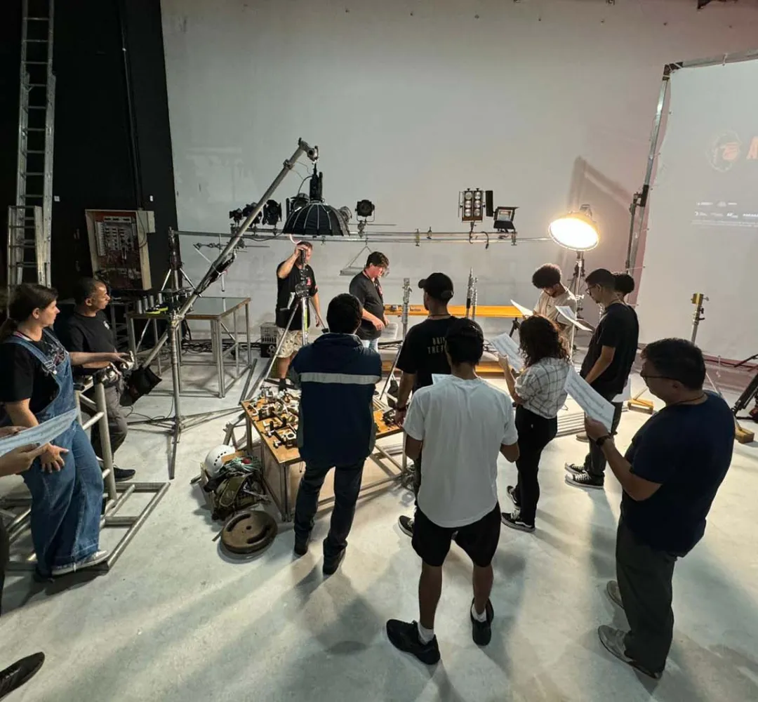 Curso gratuito de elétrica para cinema vai formar técnicos em oito cidades do Paraná