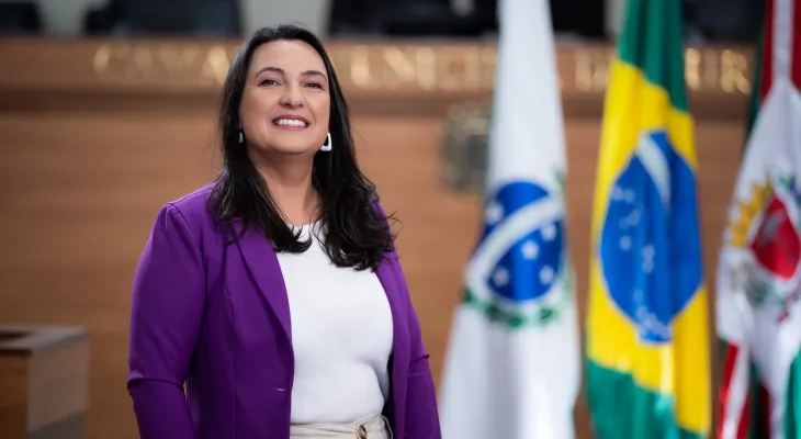 Crise política em Curitiba: cassação da Professora Ângela chega a plenário nesta terça-feira