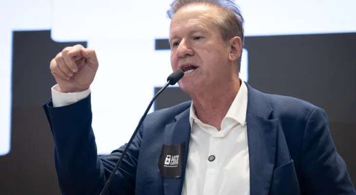 SC debate crise do leite, e deputado Luis Corti defende expansão da lei paranaense