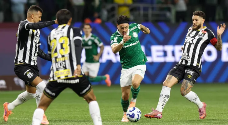 A liderança do Campeonato Brasileiro irá mudar de mãos neste sábado?