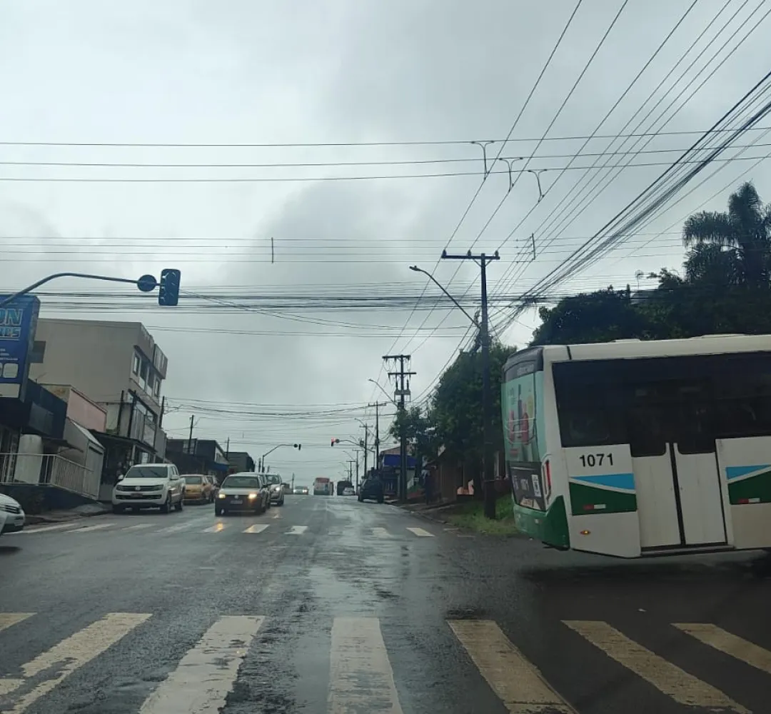 Chuva e ventos fortes devem marcar a segunda-feira (17) em Cascavel