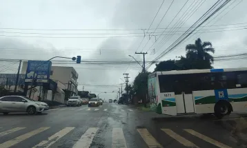 Chuva e ventos fortes devem marcar a segunda-feira (17) em Cascavel