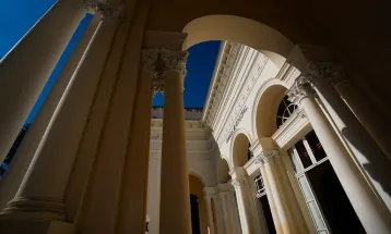 TJ mantém suspensão de sessão que votaria cassação da vereadora Professora Angela em Curitiba