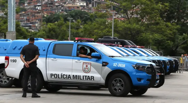 Polícia do Rio prende 17 pessoas em ação contra mentor de barricadas