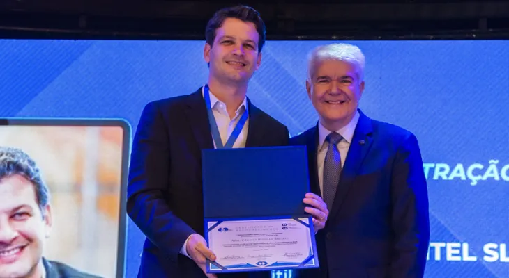 Eduardo Pimentel recebe homenagem do Conselho Regional de Administração