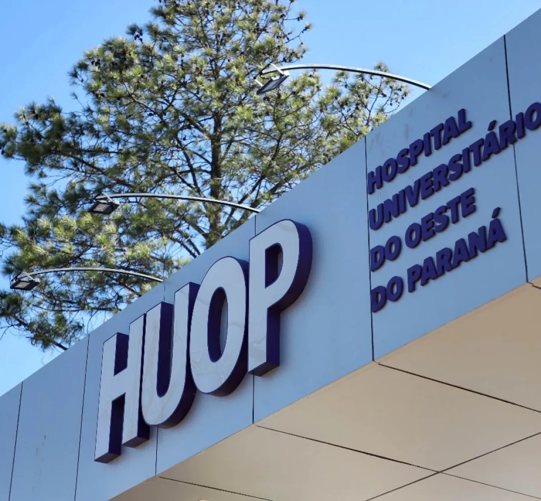 Superlotação no HU expõe crise na regulação de leitos e vira alvo de denúncia na Câmara de Cascavel