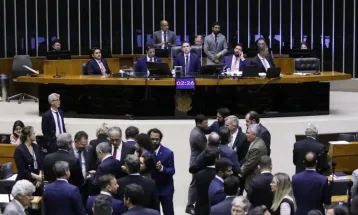 Câmara aprova projeto antifacção e 22 deputados do Paraná votam a favor
