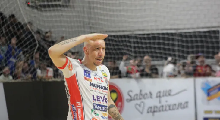 O capitão e ‘xerifão’ Carlão fica no Cascavel Futsal para 2026