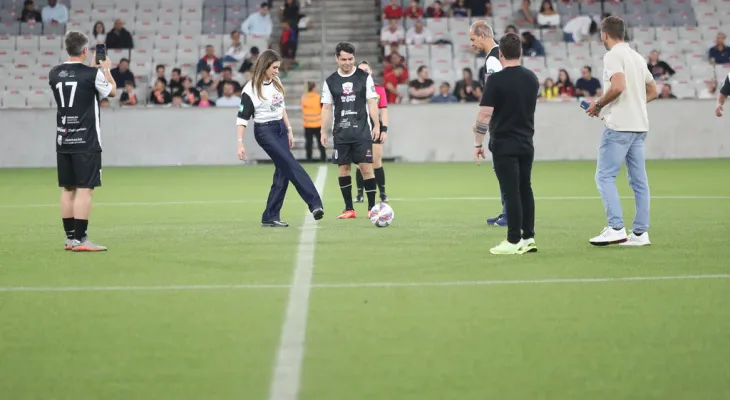 Partida solidária organizada pela Assembleia reúne ídolos do esporte e arrecada recursos para reconstrução de Rio Bonito do Iguaçu