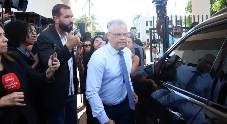 Defesa de Bolsonaro diz que tornozeleira humilha e nega plano de fuga