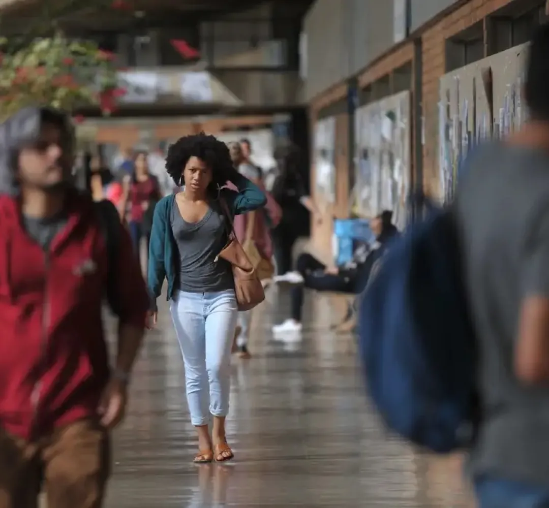 Concluintes de cursos de tecnologia fazem Enade 2025 neste domingo