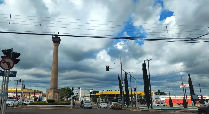 Segunda-feira (24) terá sol entre nuvens e ventos moderados em Cascavel