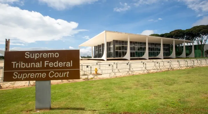 STF: Moraes e Dino votam para manter prisão preventiva de Bolsonaro