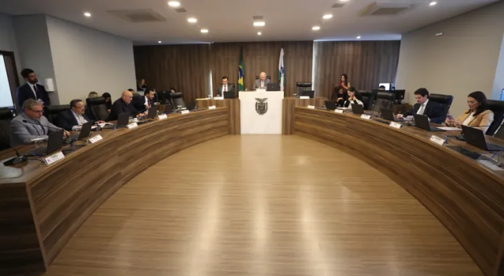 CCJ da ALEP aprova projetos que redefinem gestão universitária e hospitalar