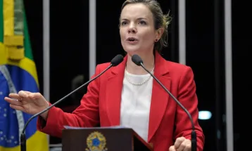 Gleisi rebate críticas a Lula após homenagem em escola de samba