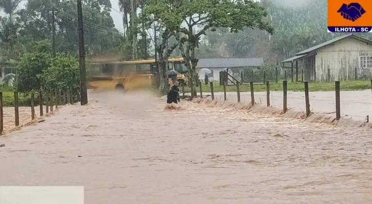 Temporais atingem norte de Santa Catarina e provocam alagamentos