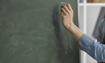 Professora da UTFPR consegue na Justiça Federal direito a adicional noturno