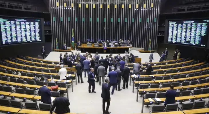 Congresso derruba vetos de Lula e restabelece regras que flexibilizam licenciamento ambiental