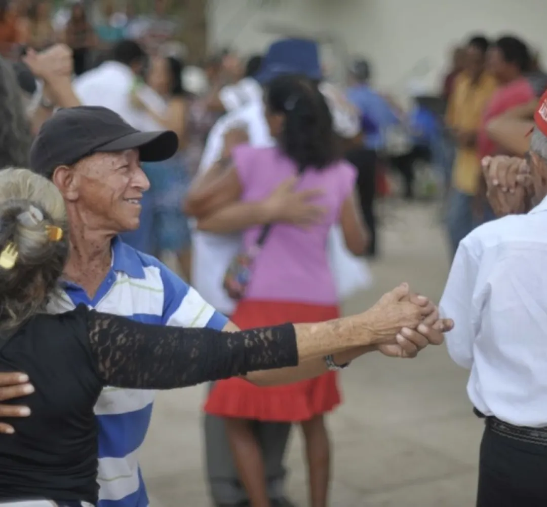 Expectativa de vida no país sobe para 76,6 anos, a maior já registrada