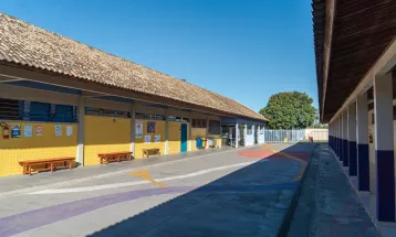 Governo reajusta em mais de R$ 400 mil contrato de gestão escolar terceirizada