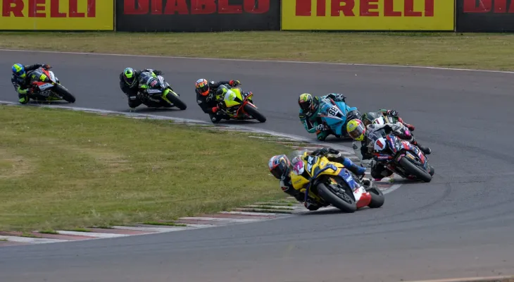 Theo Manna vence corrida sprint da GP1000 na Super Final do MOTO1000GP em Cascavel