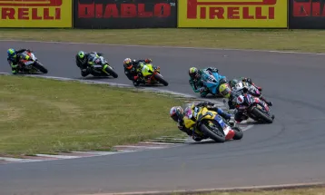 Theo Manna vence corrida sprint da GP1000 na Super Final do MOTO1000GP em Cascavel