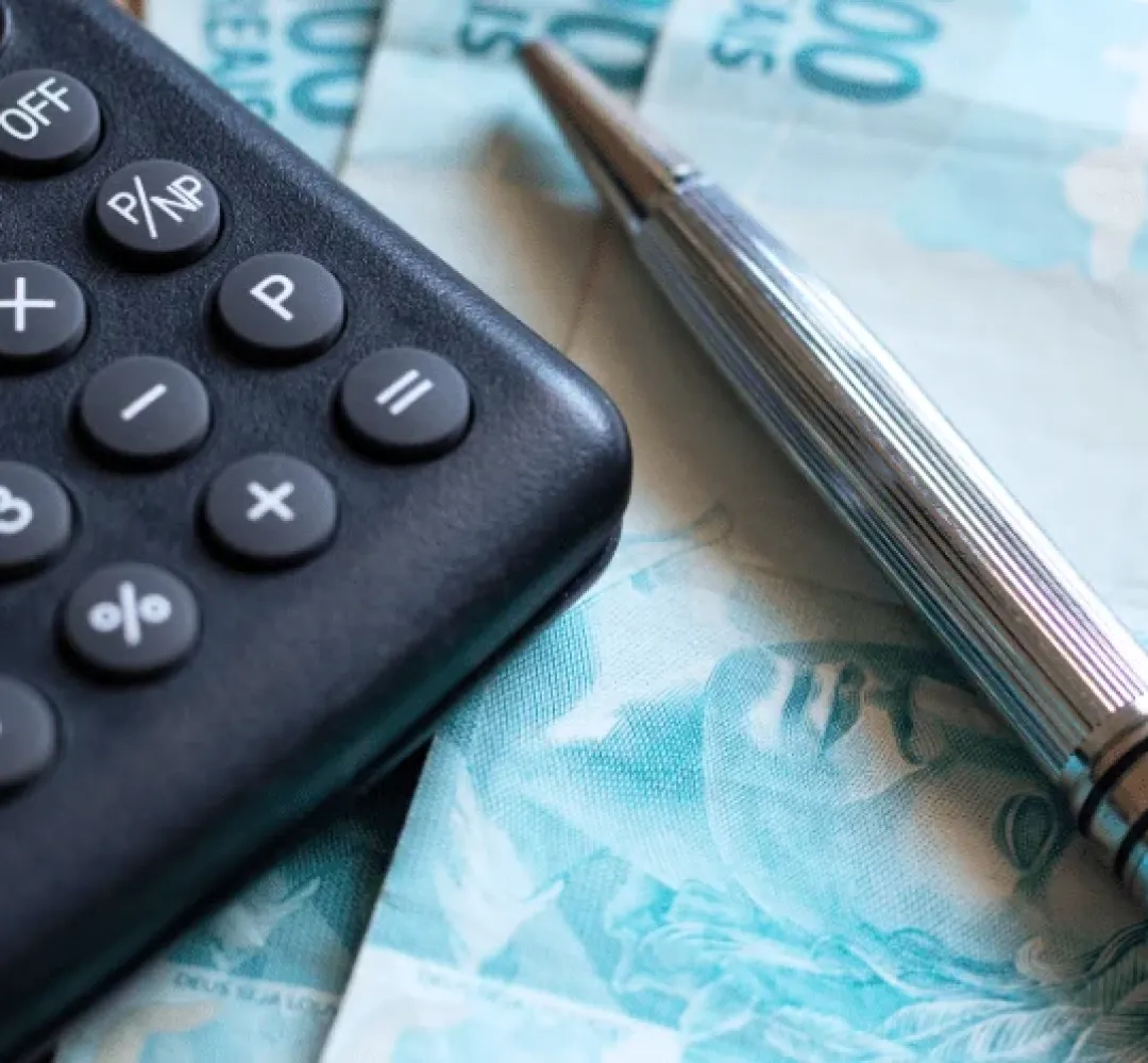 Juíza vê juros divergentes em empréstimo e manda devolver valores em dobro