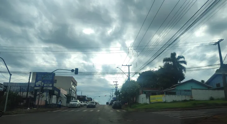 Segunda-feira (01) deve ter chuva e vento forte em Cascavel