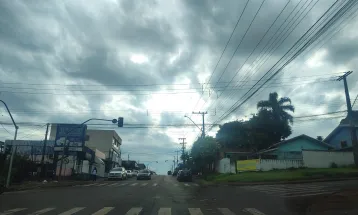 Segunda-feira (01) deve ter chuva e vento forte em Cascavel