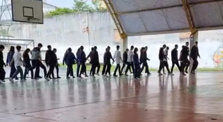 Vídeo mostra alunos de colégio cívico-militar fazendo apologia à violência dentro de unidade escolar