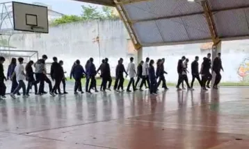 Vídeo mostra alunos de colégio cívico-militar fazendo apologia à violência dentro de unidade escolar