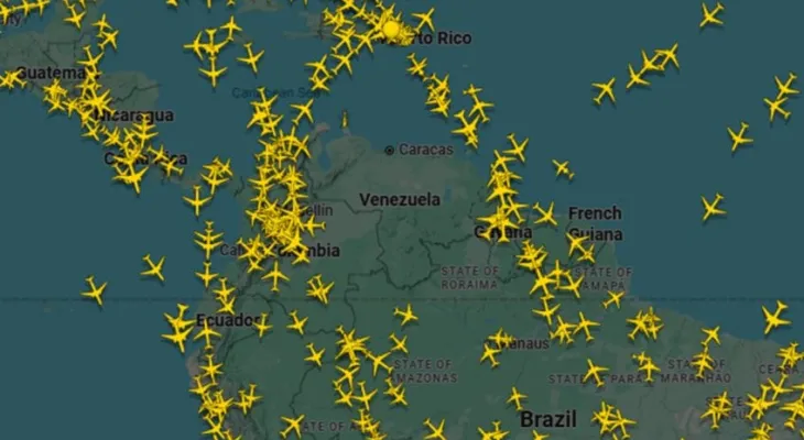 Companhias aéreas evitam espaço aéreo da Venezuela após alerta de Trump, e mapa de voos mostra “buraco” sobre o país