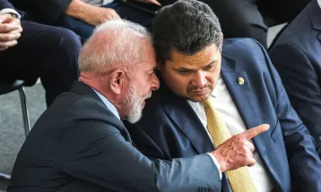 Lula atrasa indicação de Messias e provoca críticas do Senado