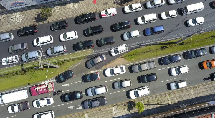 IPVA 2026 no Paraná fica quase 50% mais barato com nova alíquota e desconto à vista