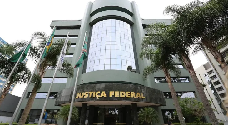 Polícia Federal faz buscas na 13ª Vara de Curitiba por ordem do ministro Dias Toffoli