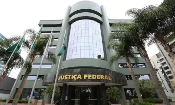 Polícia Federal faz buscas na 13ª Vara de Curitiba por ordem do ministro Dias Toffoli
