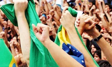 Pesquisa AtlasIntel: jovens são mais à direita e mais pessimistas sobre o futuro no Brasil