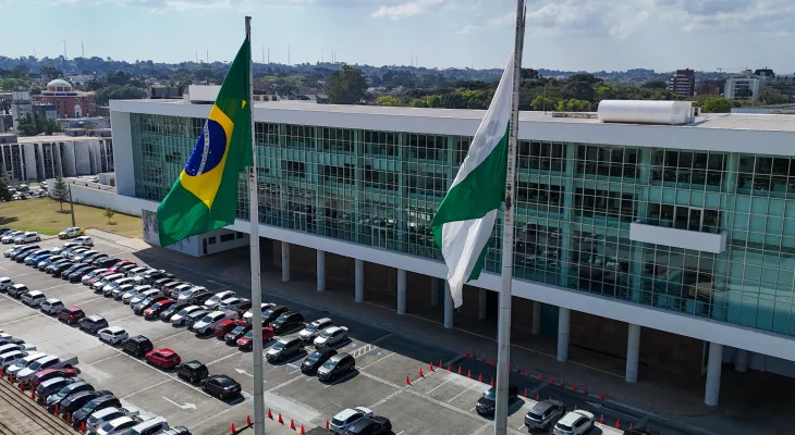 Antecipação do 13º salário dos servidores terá impacto de R$ 148 milhões no PIB do Paraná