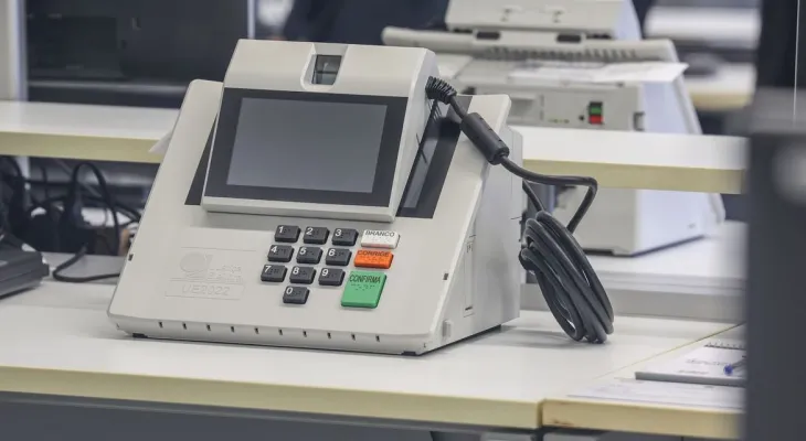 AGU lança cartilha para eleições 2026 e alerta sobre punição por fake news e abuso de poder