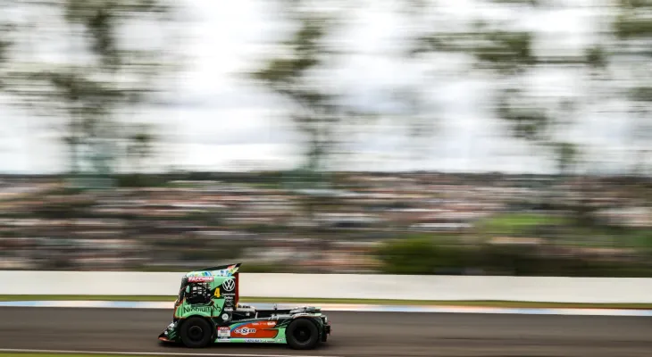 Onze pilotos e dois títulos em jogo na Copa Truck em Interlagos