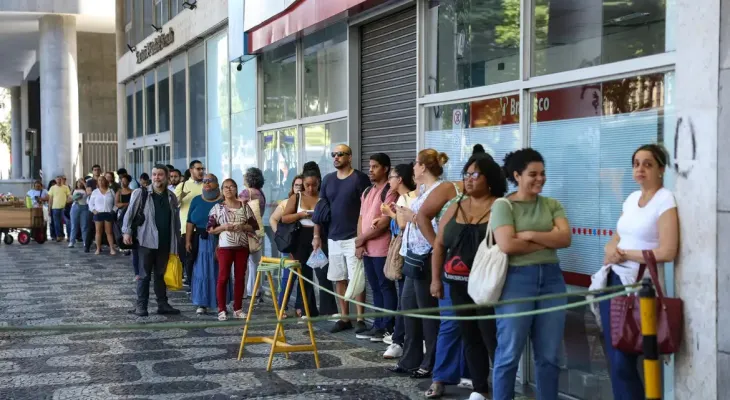 Mais de 42 mil fazem provas discursivas do CNU 2025 neste domingo