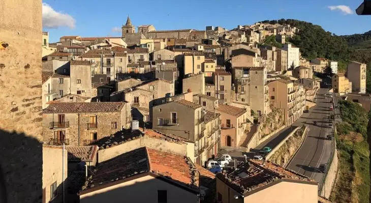 Depois da moda das casas de 1 euro na Itália, agora são as de 25 mil euros