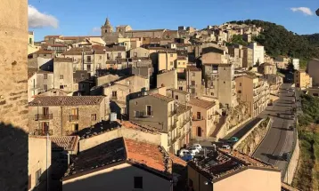 Depois da moda das casas de 1 euro na Itália, agora são as de 25 mil euros