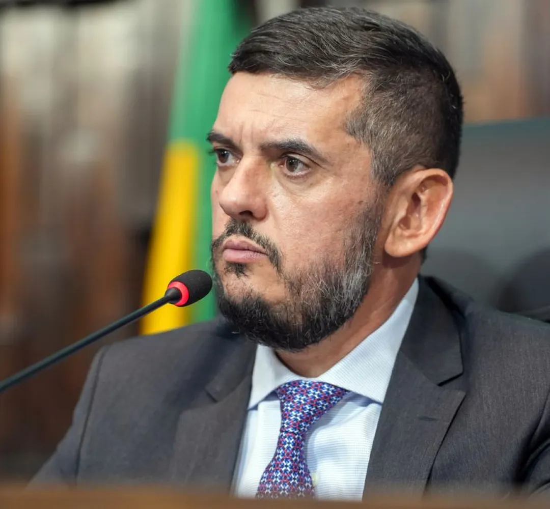 Um dia após ser solto, Bacellar pede licença de 10 dias da Alerj