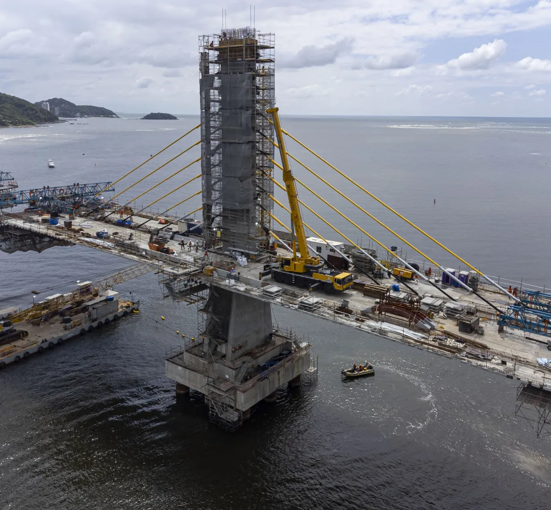 Com grande avanço no trecho estaiado, Ponte de Guaratuba chega a 85% de execução