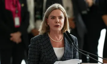 Gleisi critica projeto que reduz penas do 8 de Janeiro